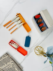 Portable type of plastic tableware set