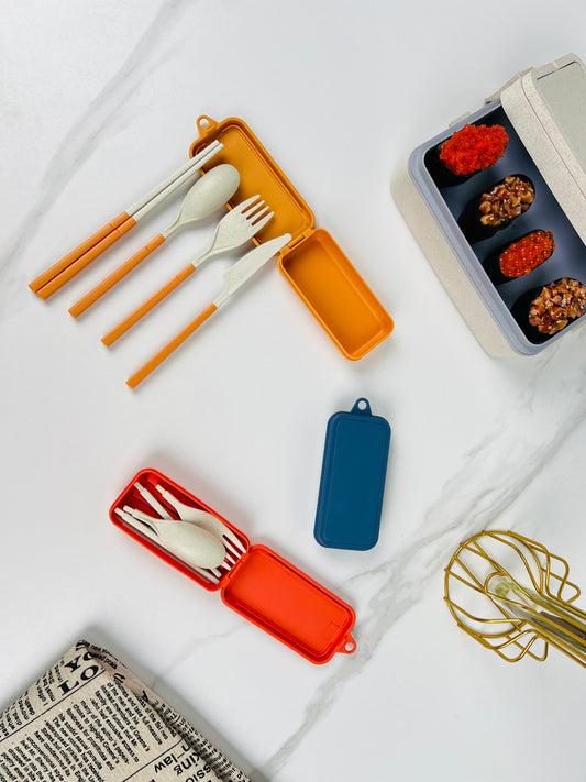 Portable type of plastic tableware set