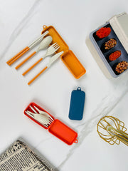 Portable type of plastic tableware set