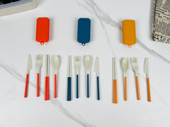 Portable type of plastic tableware set